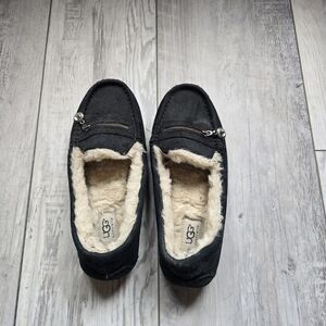 UGG Black Slipperz with Cream Fleece Lining
